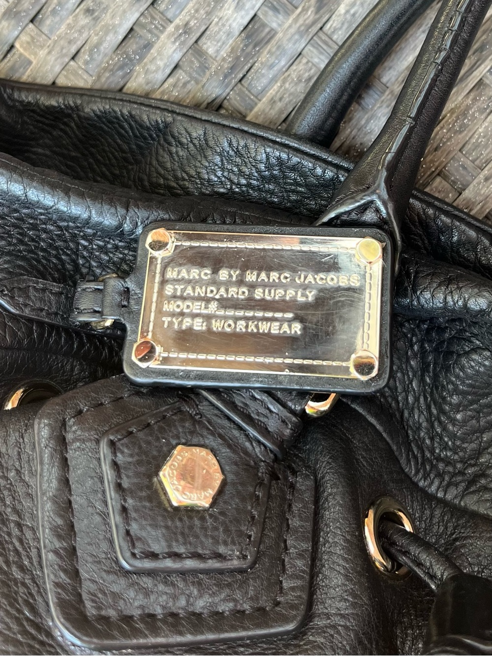 Marc By Marc Jacobs Black Leather Shoulder Bag & Gold Hardware in Awesome Shape - Picture 4 of 13